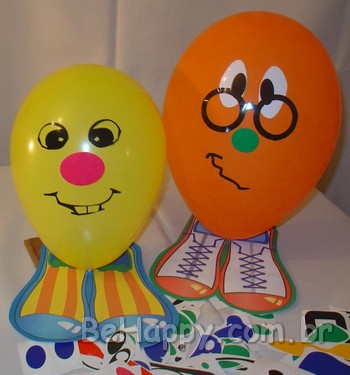 Balão com tênis e adesivos BeHappy